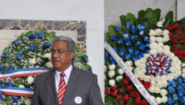 Con ofrenda floral, Idiaf honra a los Padres de la Patria