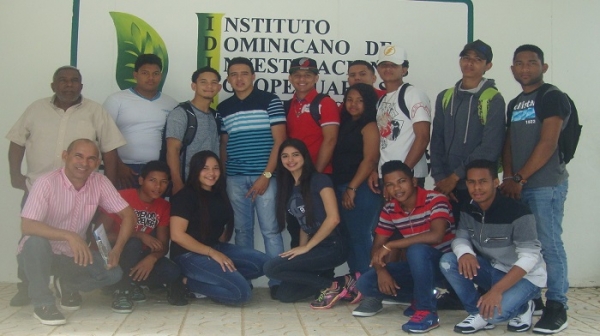 Estudiantes de diplomado en cacao de la UCNE, visitan Estación Experimental Cacaotera Mata Larga