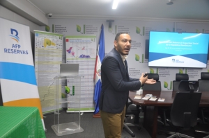 Servidores del Idiaf reciben orientación sobre beneficios de AFP Reservas